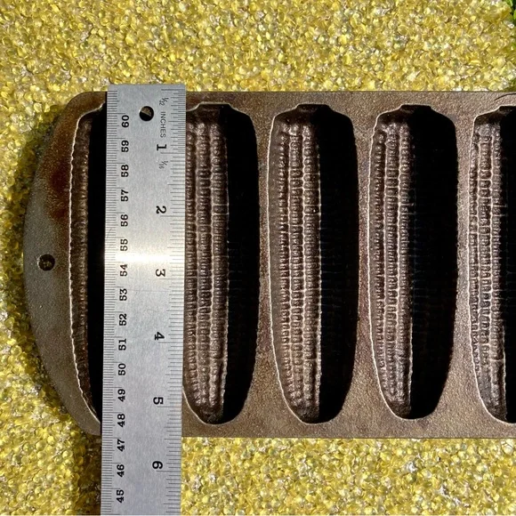 Cast Iron Cornbread Pan - Picture 8 of 10